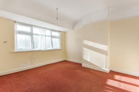 89 Pams Way, Epsom, KT19 0HN