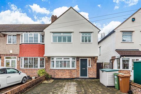 62 Caverleigh Way, Worcester Park, KT4 8DG