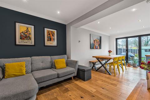 62 Caverleigh Way, Worcester Park, KT4 8DG