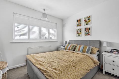 62 Caverleigh Way, Worcester Park, KT4 8DG
