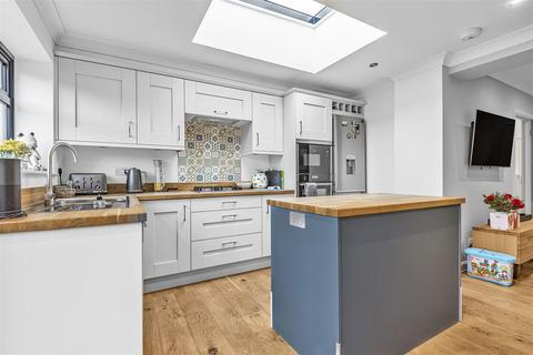 62 Caverleigh Way, Worcester Park, KT4 8DG