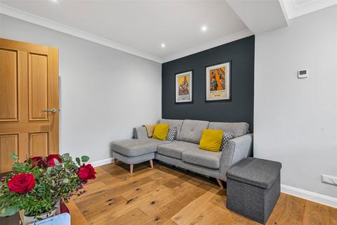 62 Caverleigh Way, Worcester Park, KT4 8DG