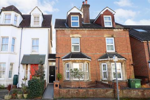 30 Denne Parade, Horsham, RH12 1JD
