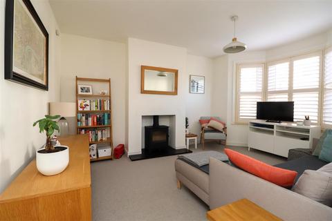30 Denne Parade, Horsham, RH12 1JD