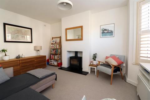 30 Denne Parade, Horsham, RH12 1JD