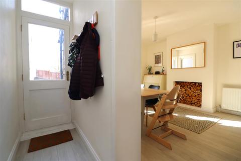 30 Denne Parade, Horsham, RH12 1JD