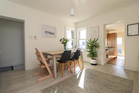 30 Denne Parade, Horsham, RH12 1JD