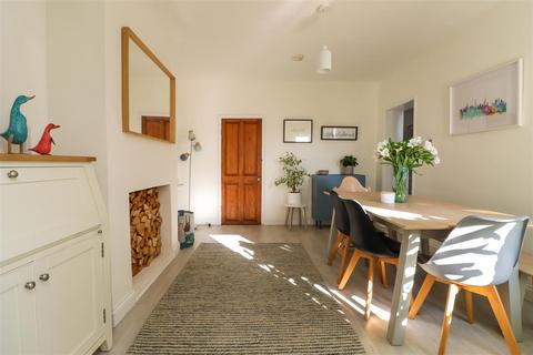 30 Denne Parade, Horsham, RH12 1JD