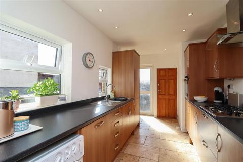 30 Denne Parade, Horsham, RH12 1JD