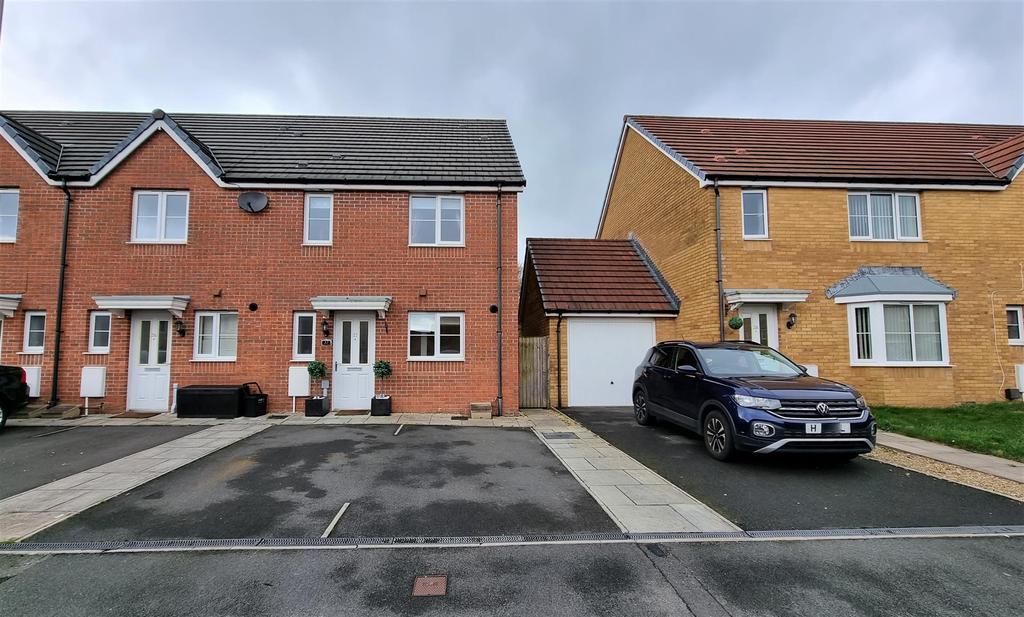 Wood Green, Bridgend 3 bed end of terrace house £189,950
