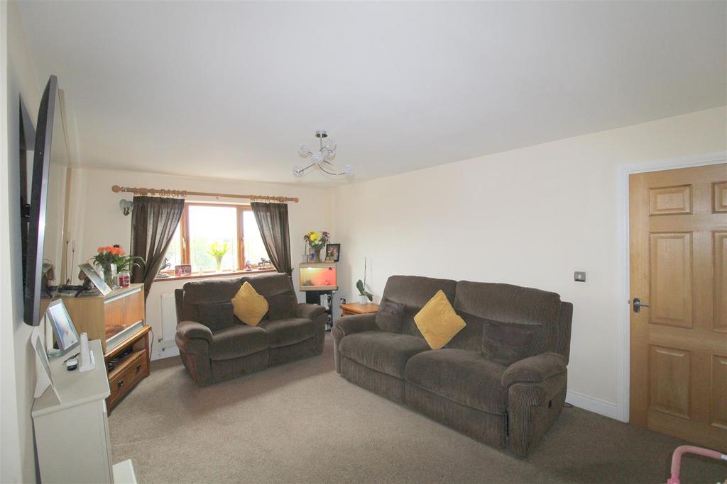 Back Drive Skewen, Neath 3 bed detached house £325,000