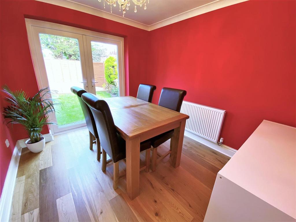 Aragon Drive, Warwick 3 bed link detached house £340,000