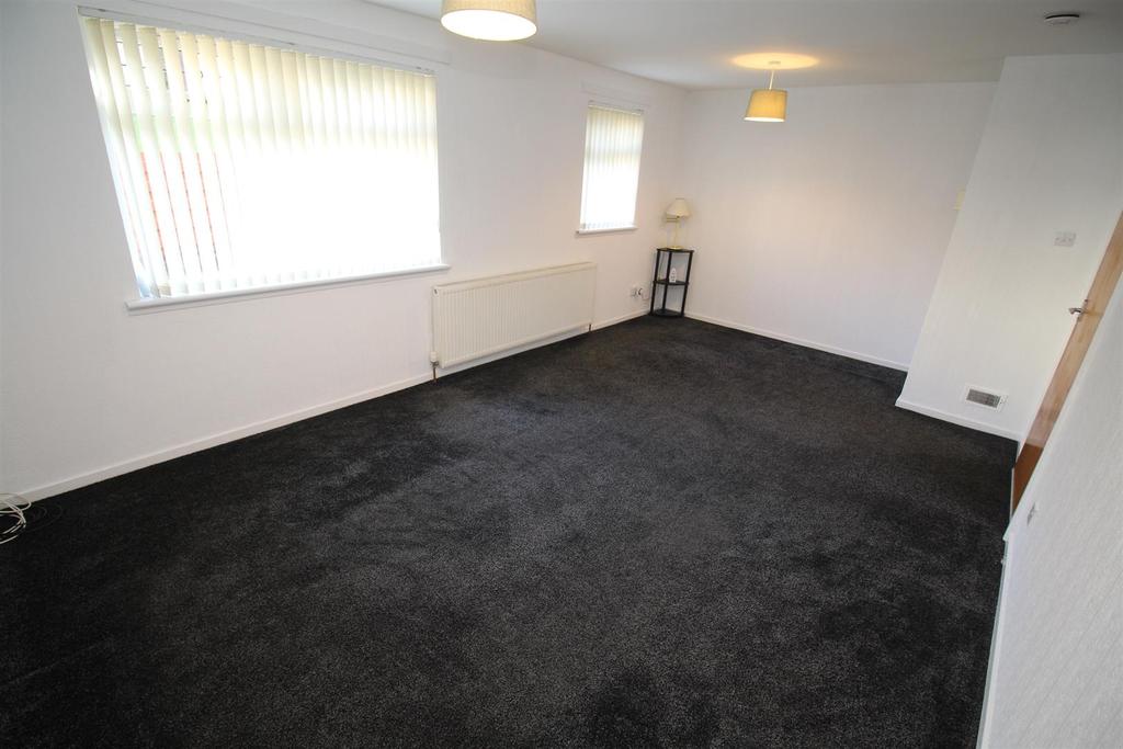 Roxburgh Way, Greenock 3 bed end of terrace house £112,000
