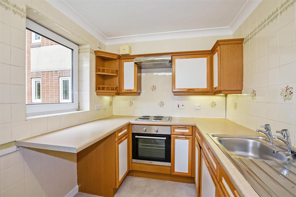 Court, Stamford 1 bed apartment £90,000