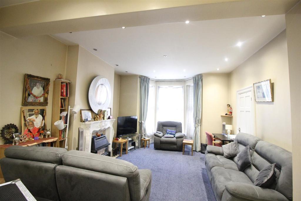 Kinfauns Road, Goodmayes, Ilford 3 bed terraced house