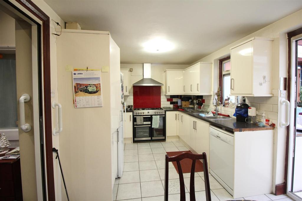 Kinfauns Road, Goodmayes, Ilford 3 bed terraced house
