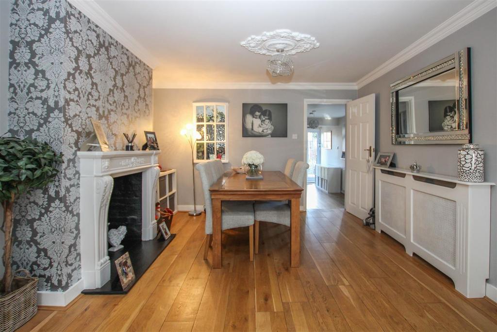 Hammonds Lane, Great Warley, Brentwood 3 bed semidetached house £450,000