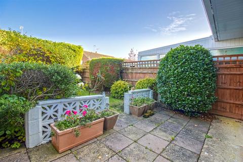 93 Boxgrove, Goring By Sea, Worthing, BN12 6AS