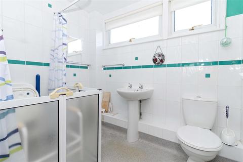 93 Boxgrove, Goring By Sea, Worthing, BN12 6AS
