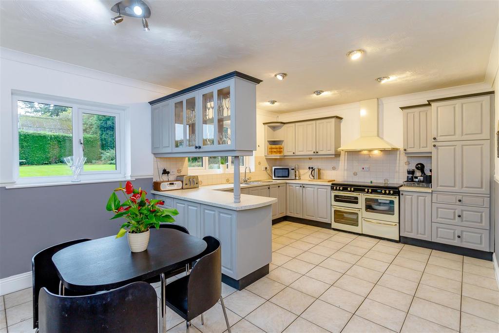 8398985-interior13.jpg
