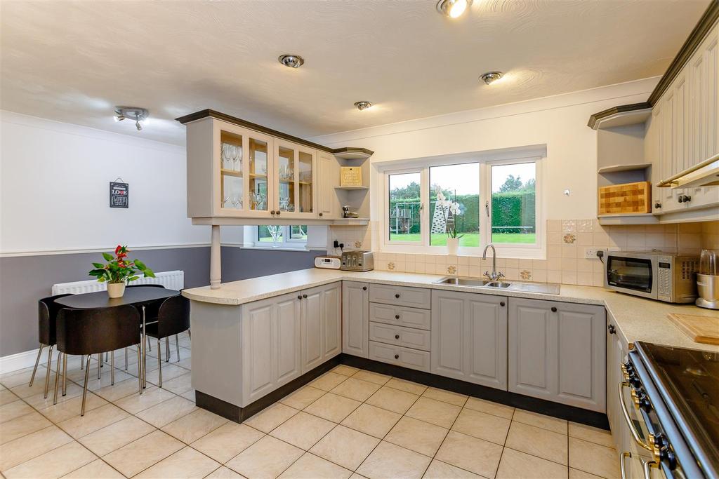 8398985-interior11.jpg
