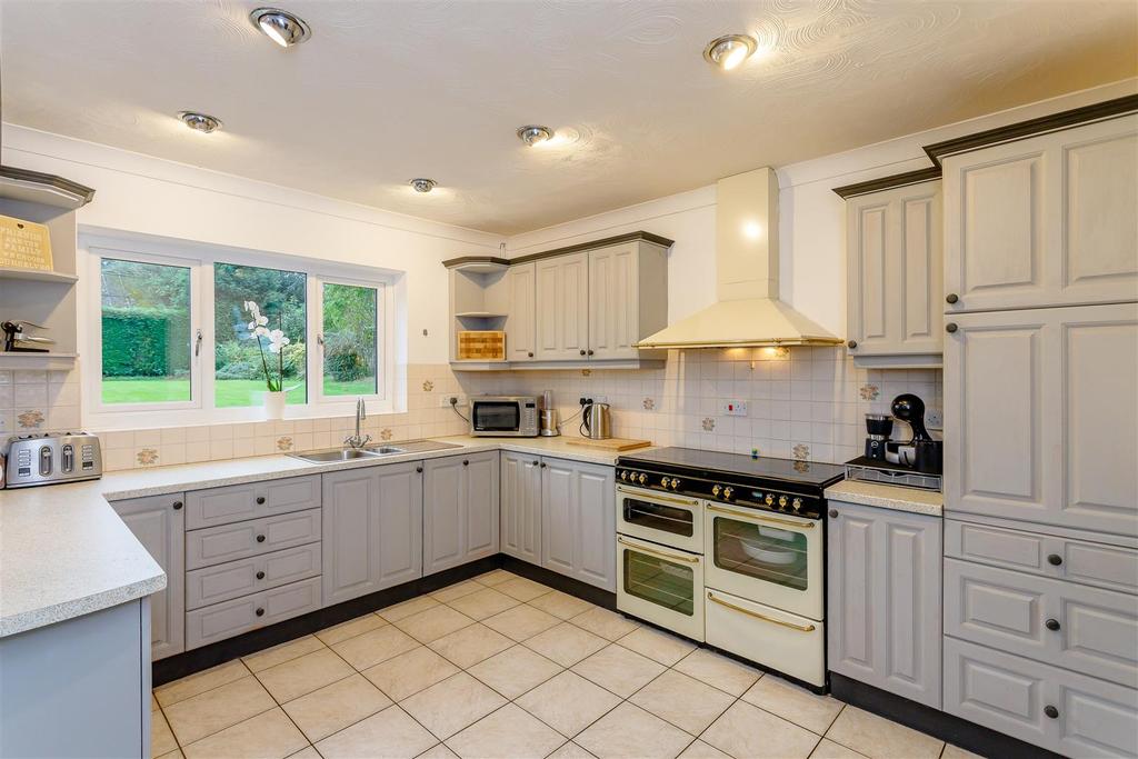8398985-interior12.jpg