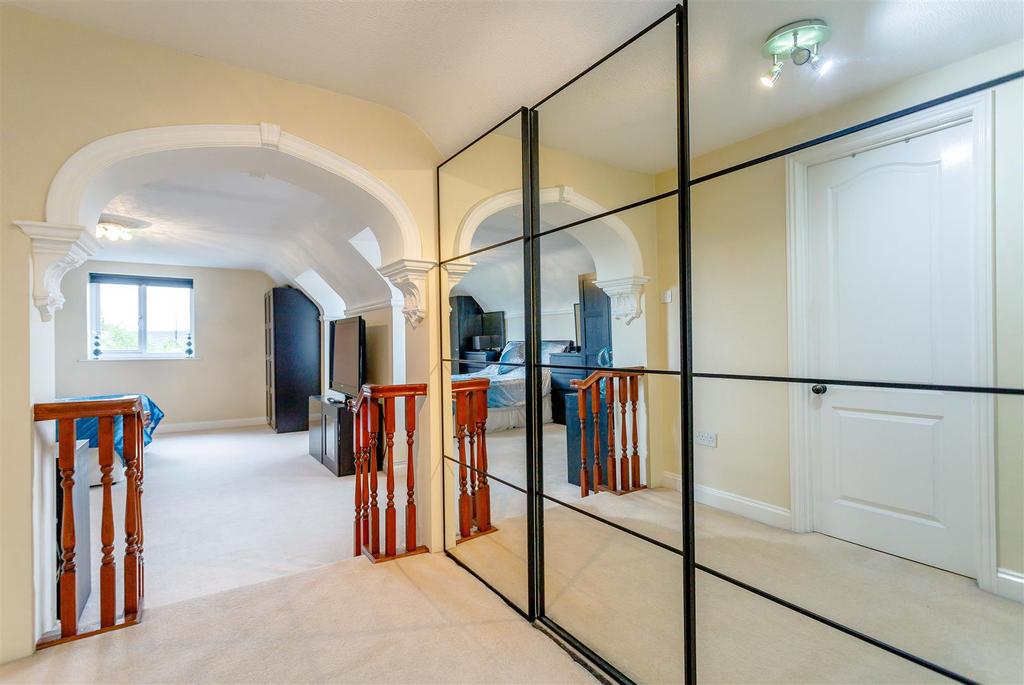 8398985-interior30.jpg
