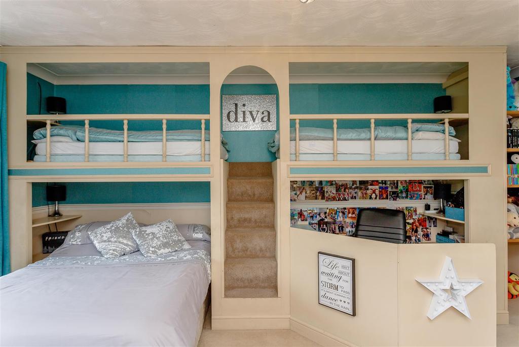 8398985-interior39.jpg