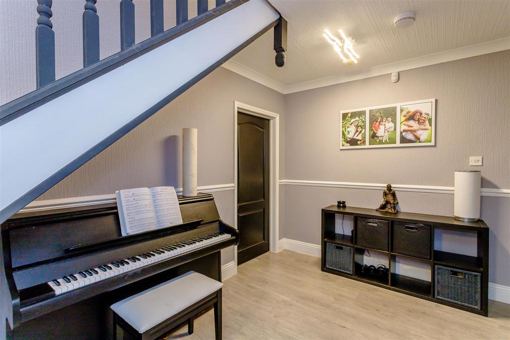 8398985-interior23.jpg