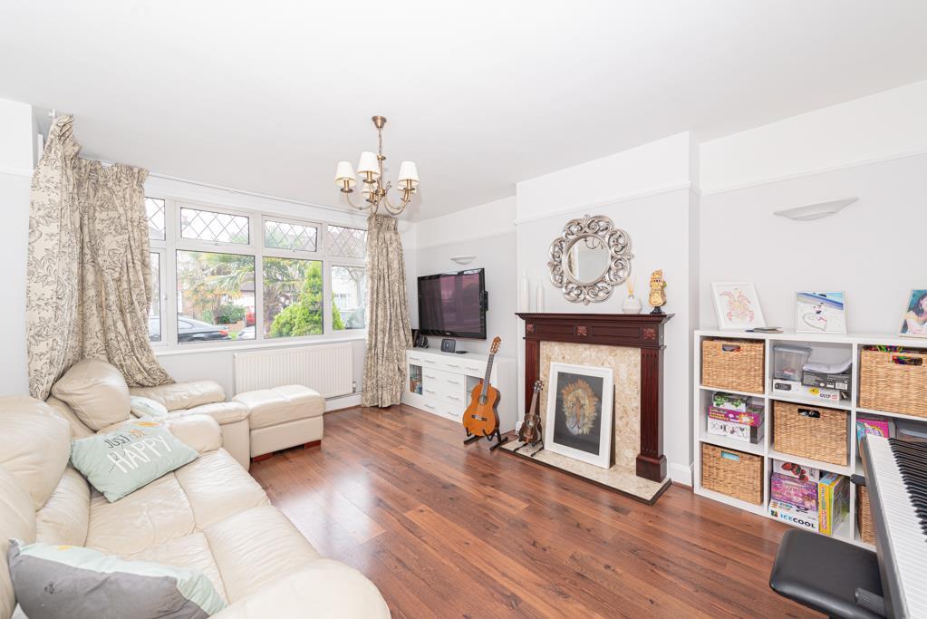 Bradford Drive, Ewell 5 bed semidetached house £695,000