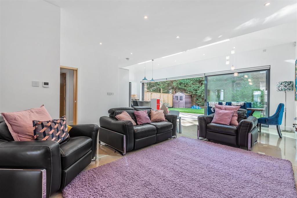 The Mall, Surbiton 5 bed semidetached house £1,699,950