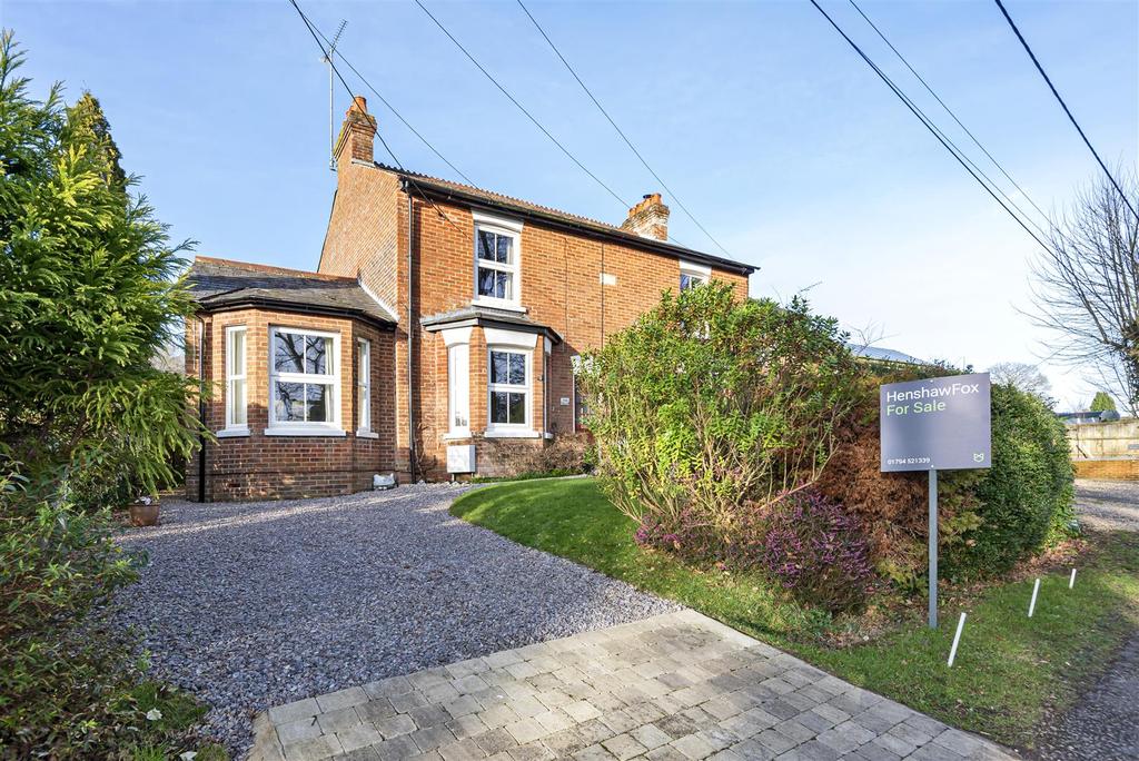 Crampmoor Lane, Romsey, Hampshire 3 bed cottage £550,000
