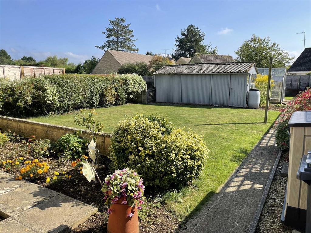 Rye Close, BourtonontheWater 3 bed end of terrace house £325,000