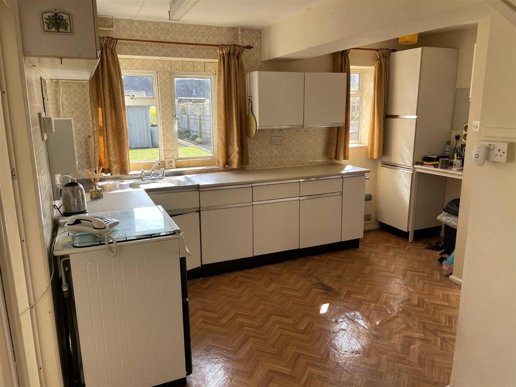 Rye Close, BourtonontheWater 3 bed end of terrace house £325,000
