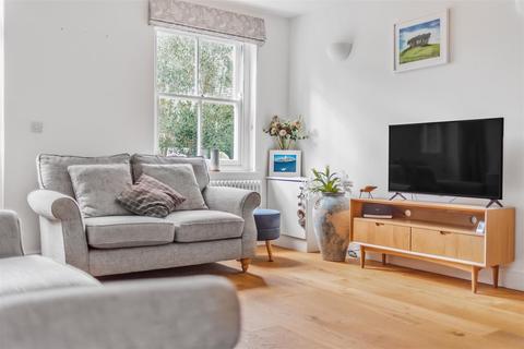2, Courtyard Cottages Holman Park, Camborne, TR14 8FD
