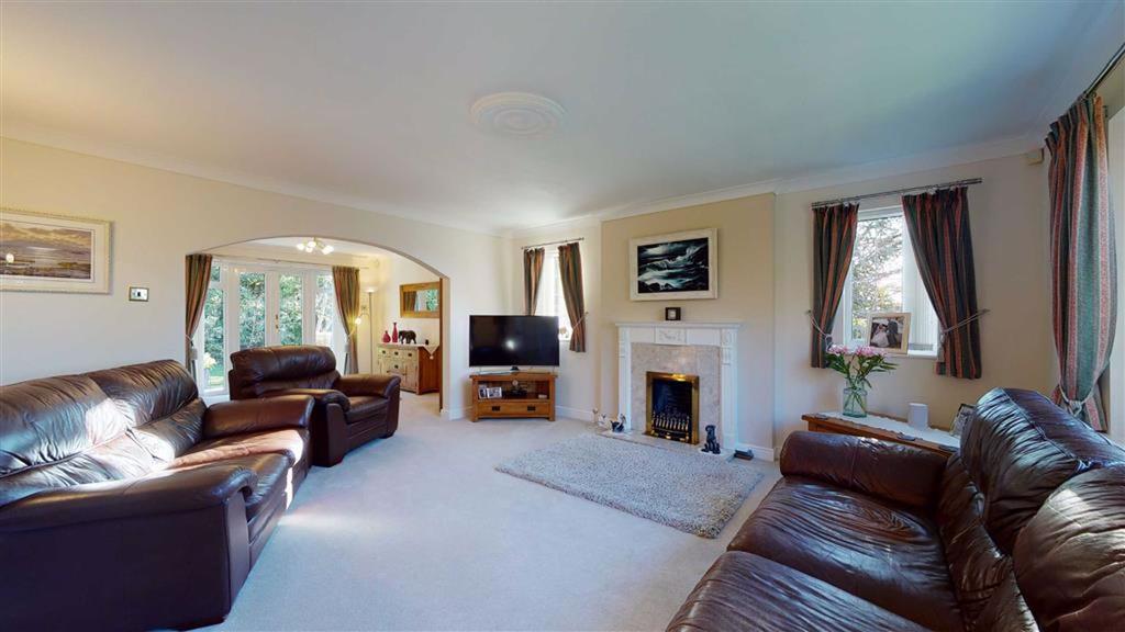 Meadow Bank, Nr Market Drayton, TF9 5 bed detached house £520,000