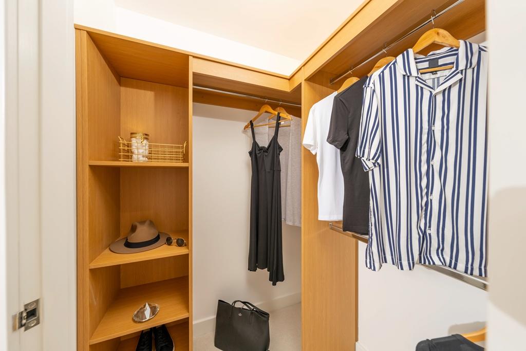 Merchants Gate, Pollokshields - Show Apartment Walk in Wardrobe