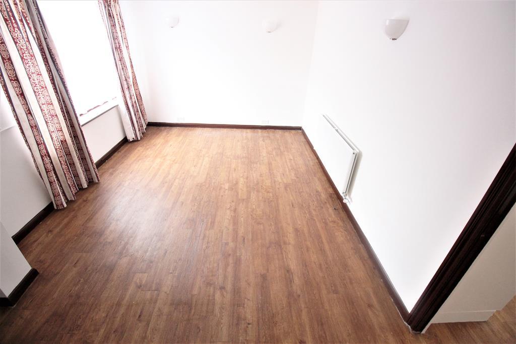 Reverse angle lounge