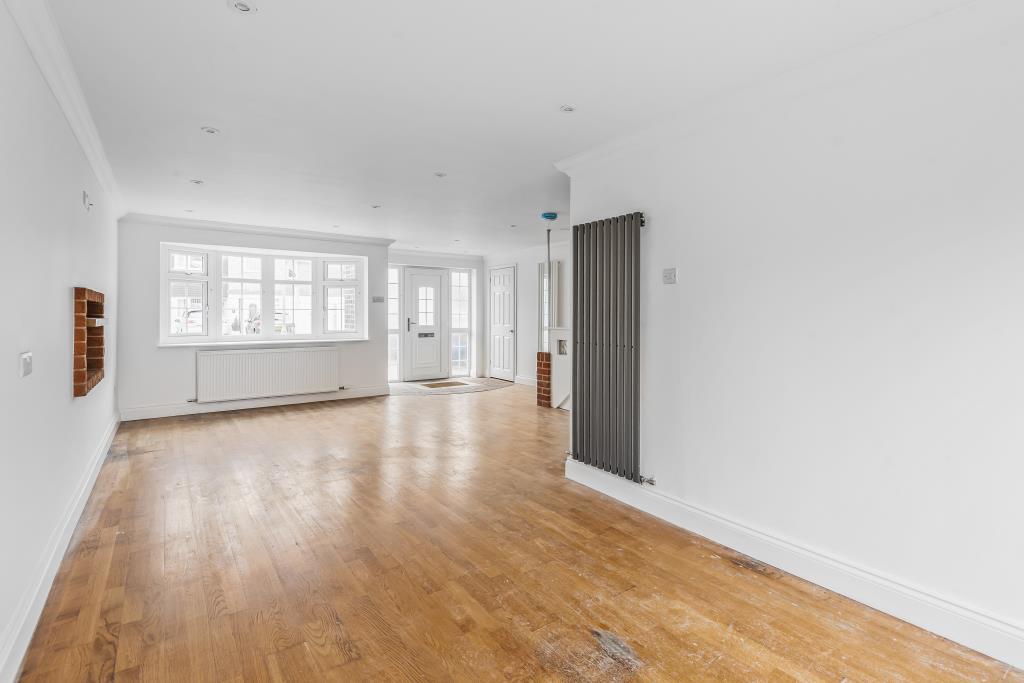 Living room/dining area