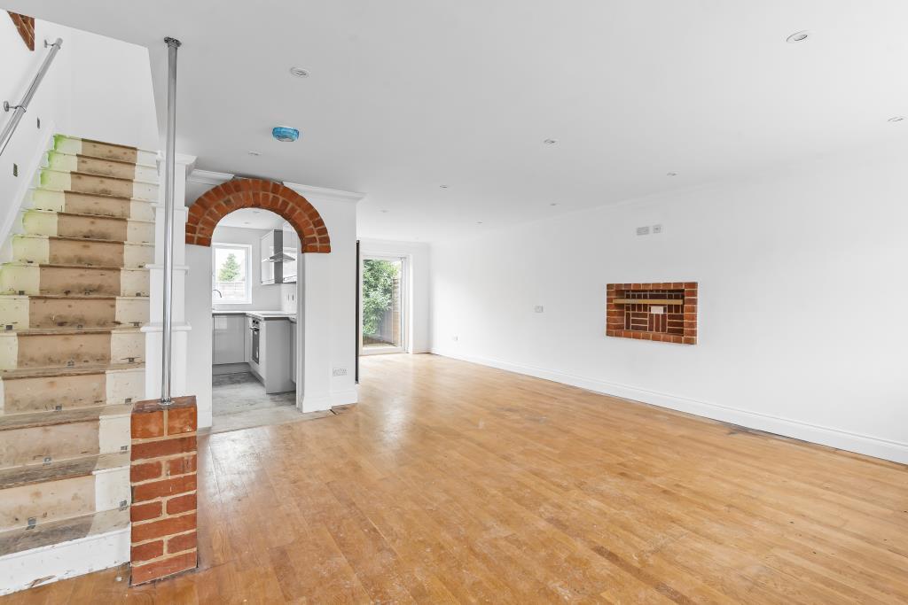 Living room/dining area