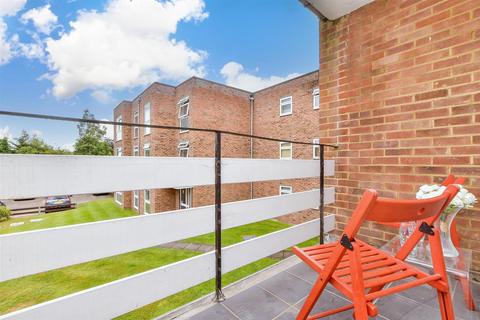 1 bedroom flat for sale, Worcester Road, Sutton, Surrey