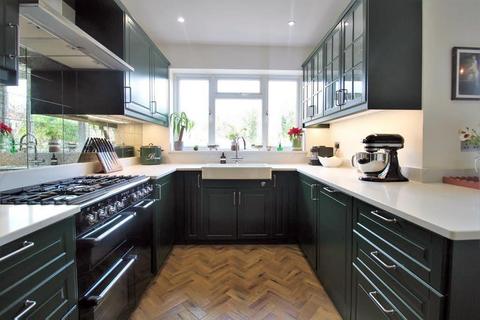 60 Pinnacle Hill, Bexleyheath, DA7 6AG