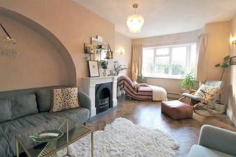 60 Pinnacle Hill, Bexleyheath, DA7 6AG