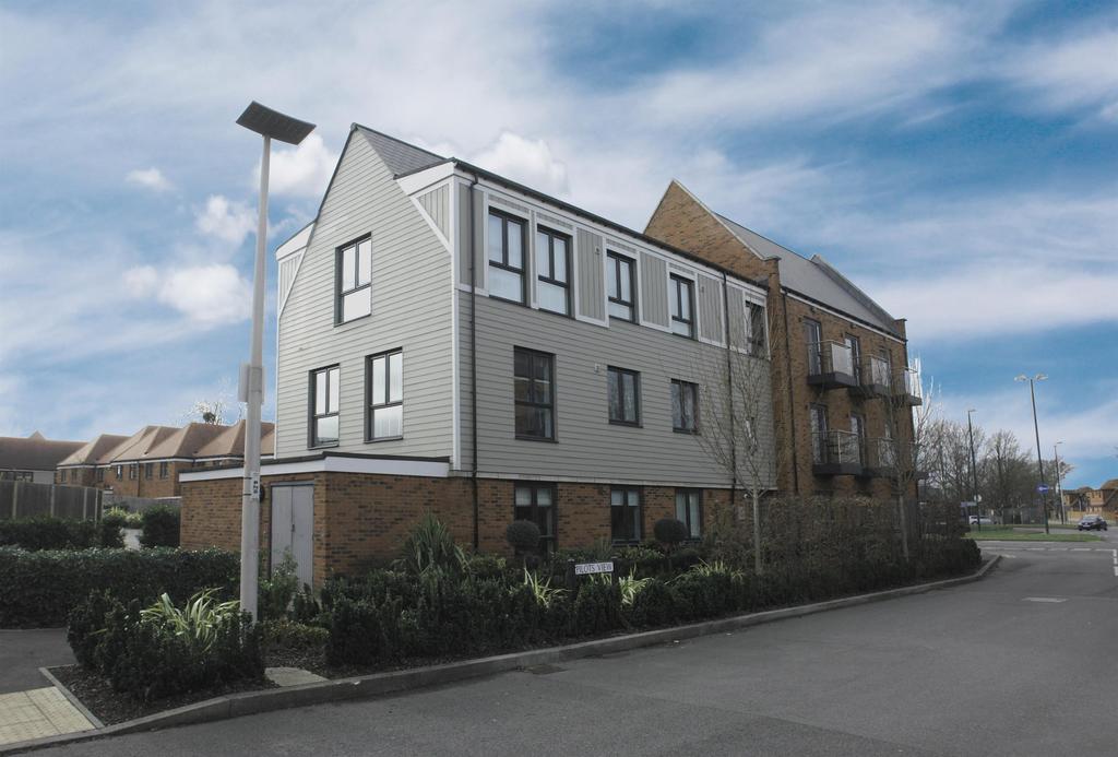 Pilots View, Chatham, ME4 6FQ 2 bed flat £1,250 pcm (£288 pw)