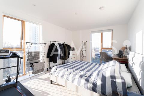 3 bedroom flat for sale - Wellington Quarte, Weston Point, SE18