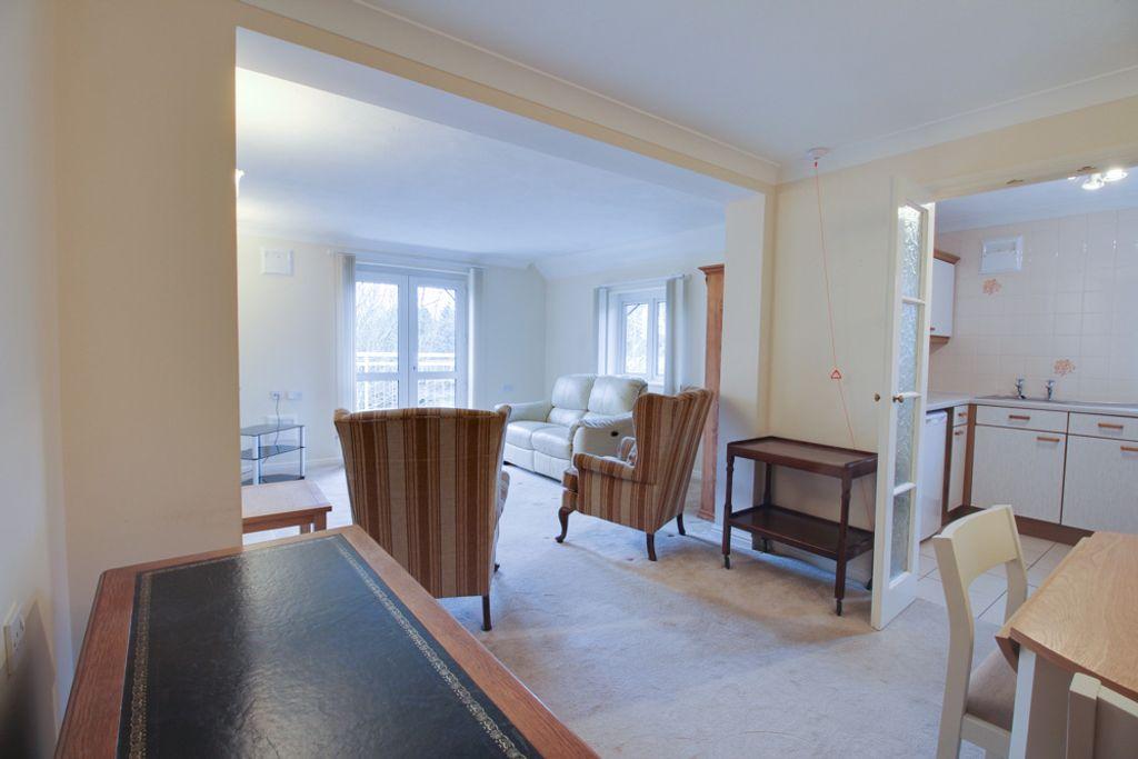 Queen Anne Court, Wilmslow SK9 1BY 2 bed retirement property £895 pcm