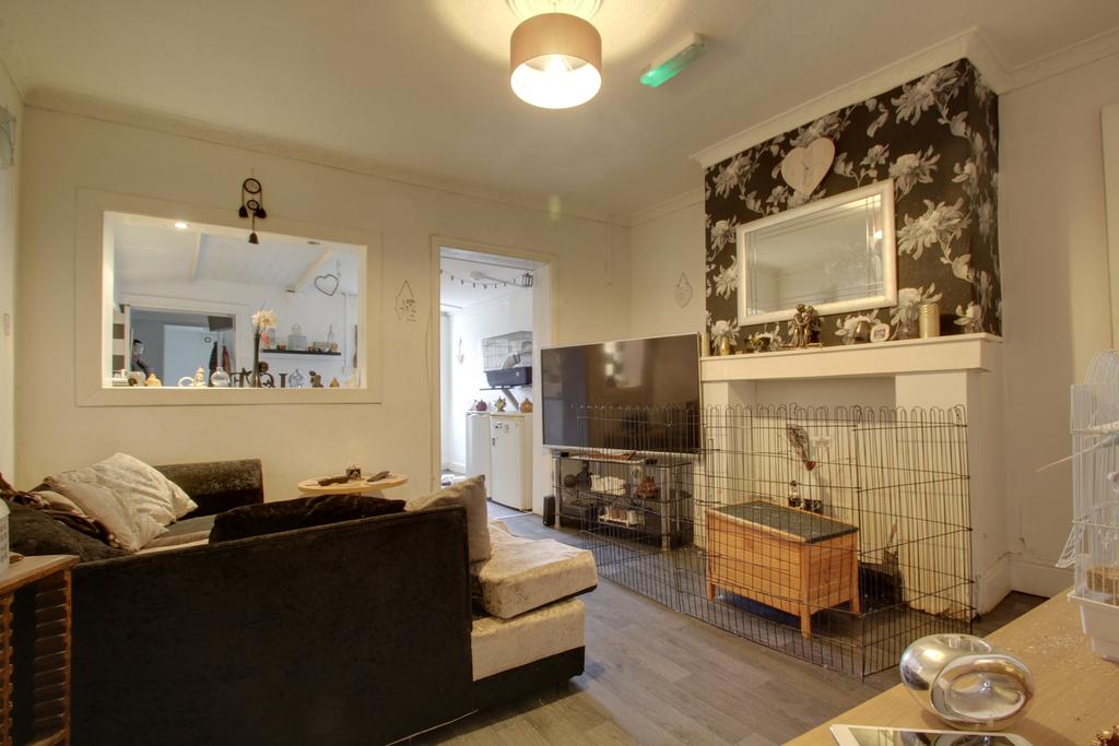Highland road, Dudley, DY1 3 bed semidetached house £125,000