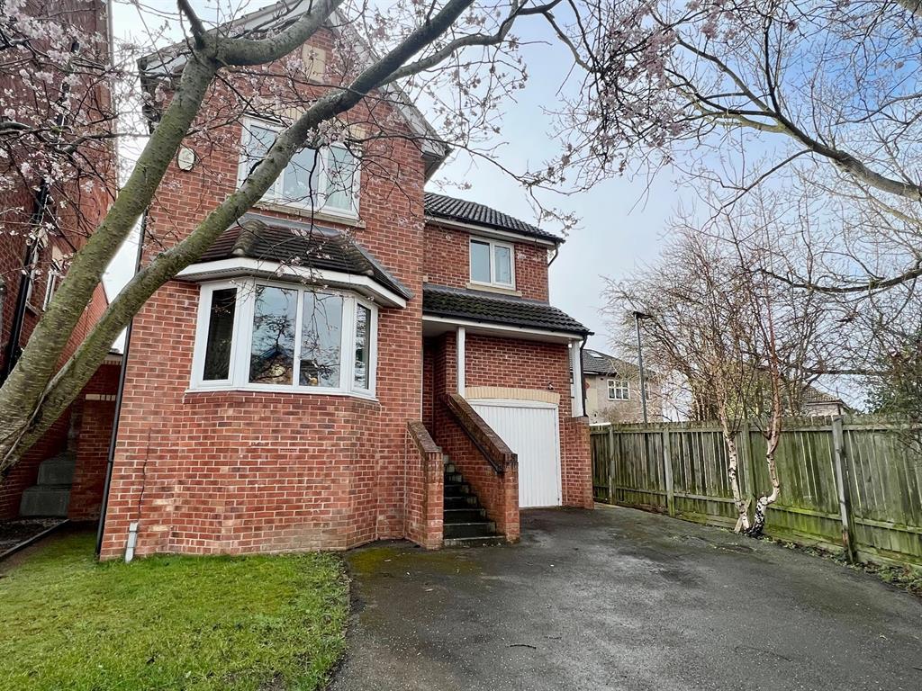 Ironstone Crescent, Chapeltown, Sheffield, S35 3XT 4 bed detached house