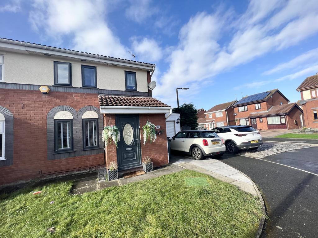 Riversgate, Fleetwood, FY7 3 bed semidetached house £750 pcm (£173 pw)