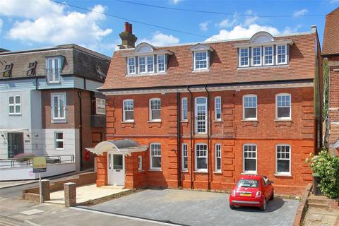 1 bedroom apartment to rent, Lyons Crescent, Tonbridge, Kent, TN9